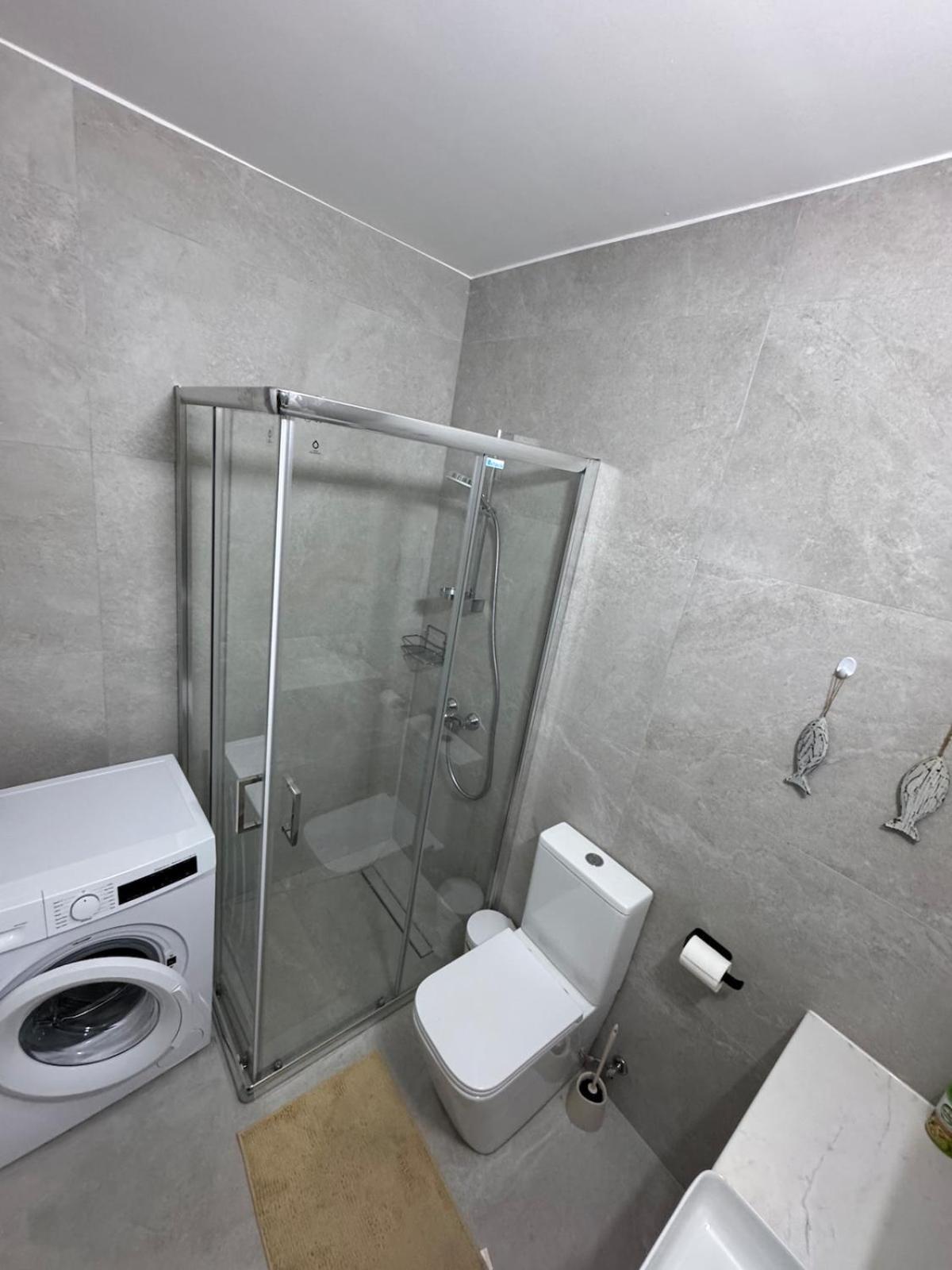Amazing 2 Bedroom 2 Bathroom Apartment *
